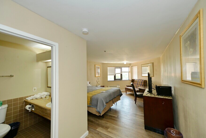 More Photos Of 431 Dual Hwy, Hagerstown Hotel For Sale