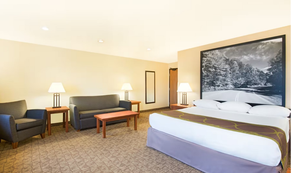 More Photos Of 102 Duke Dr, Ripley Hotel For Sale