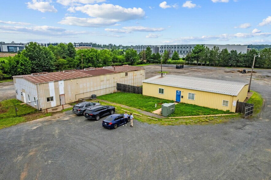 More Photos Of 9701 Hornbaker Rd, Manassas Flex For Lease