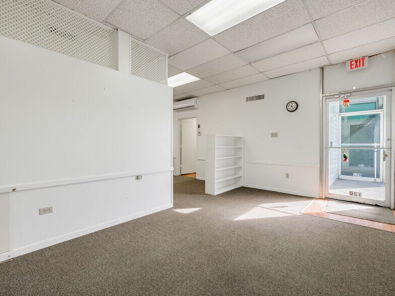 More Photos Of 233 Ackerman St, Rockdale Storefront Retail Office For Sale