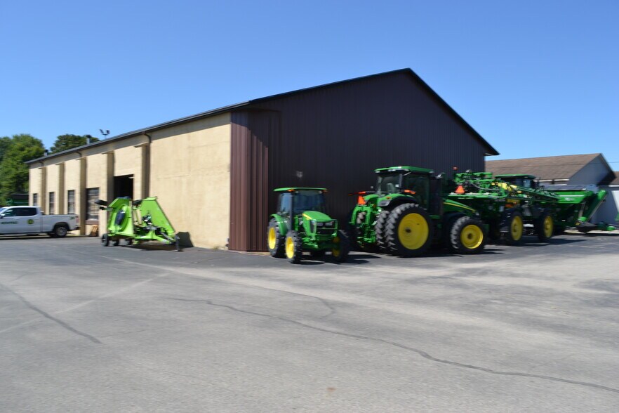 More Photos Of 1111 W 3rd St, Rushville Freestanding For Lease