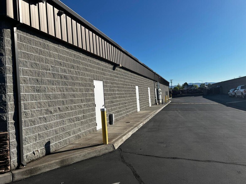 More Photos Of 8336 Highway 62 Hwy, White City Storefront Retail Office For Lease