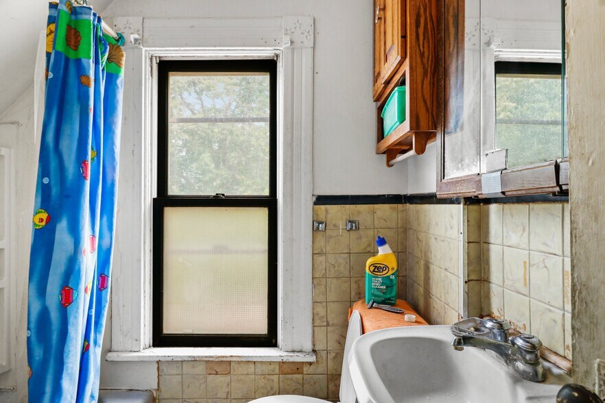 More Photos Of 2118 Atwood Ave, Madison Storefront For Sale