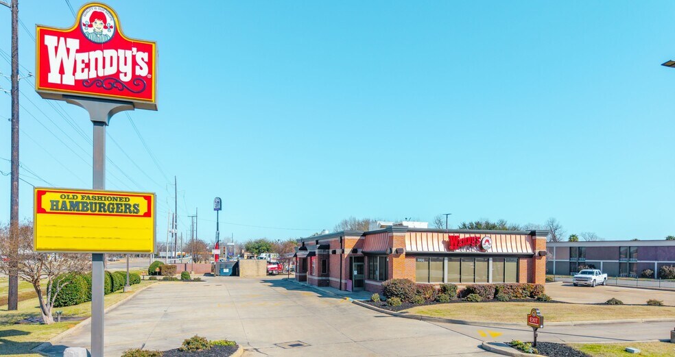 Primary Photo Of 3900 Industrial Dr, Bossier City Restaurant For Sale