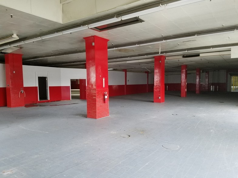 More Photos Of 1661 W Hill St, Louisville Manufacturing For Lease