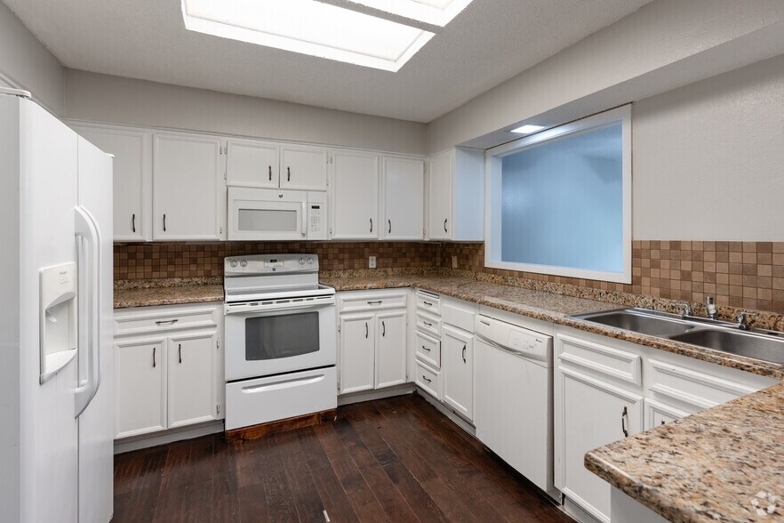 More Photos Of 2800 Stewart Dr, Waco Apartments For Sale