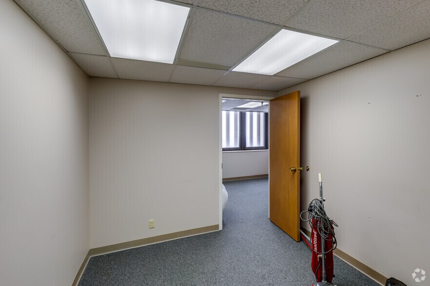 Photo of 40th Floor Ste 60-4050