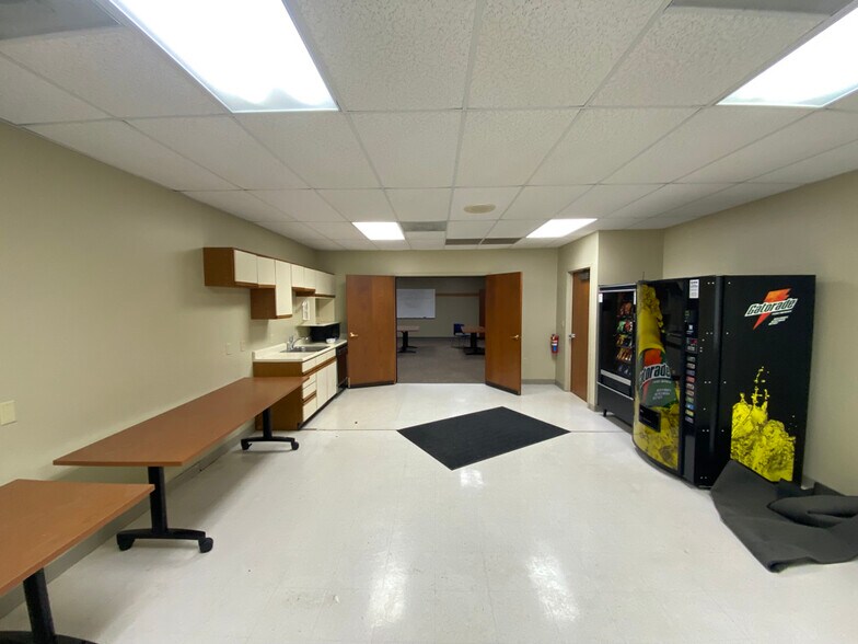 More Photos Of 201 Devonshire Dr, Champaign Medical For Lease