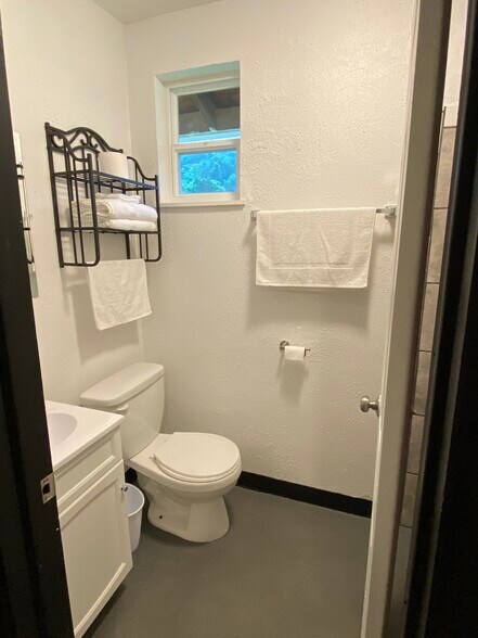 More Photos Of 1901 Clark Ave, Wellsville Hotel For Sale