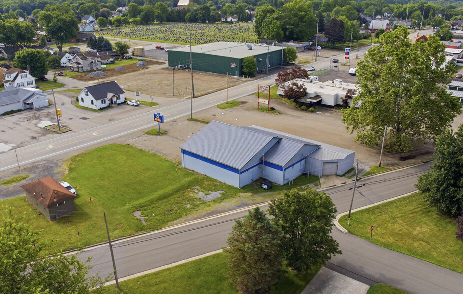 More Photos Of 701 Main St N, Navarre General Retail For Sale