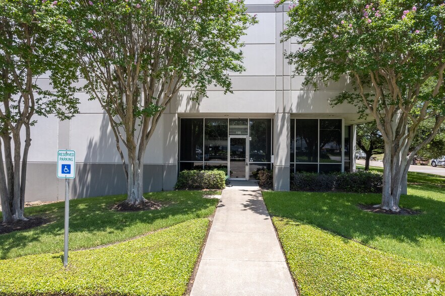 More Photos Of 10810 W Little York Rd, Houston Warehouse For Lease