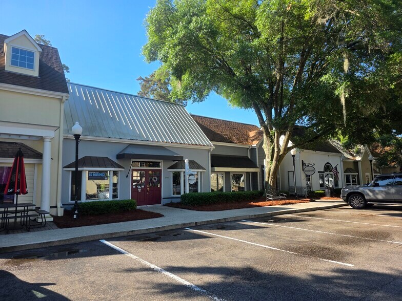 More Photos Of 1509 Main St, Hilton Head Island Storefront For Lease