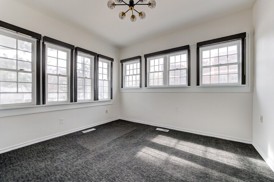 More Photos Of 1319 N Classen Dr, Oklahoma City Office For Lease