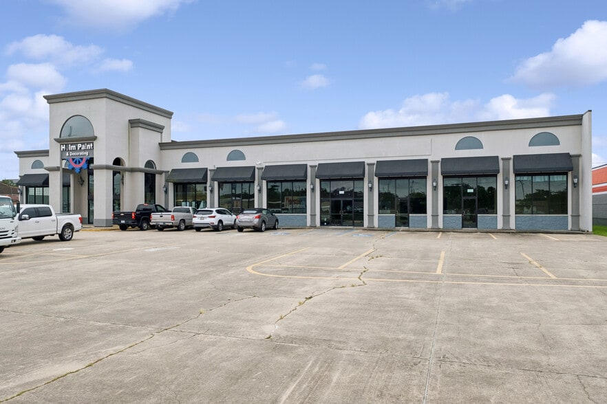 More Photos Of 8180 Earhart Blvd, New Orleans General Retail For Lease