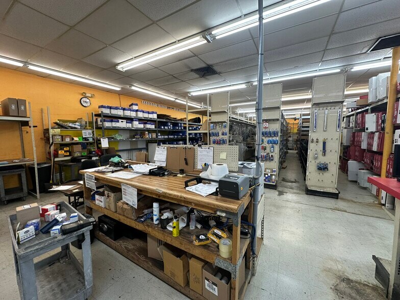 More Photos Of 4801 66th St N, Kenneth City Flex For Lease