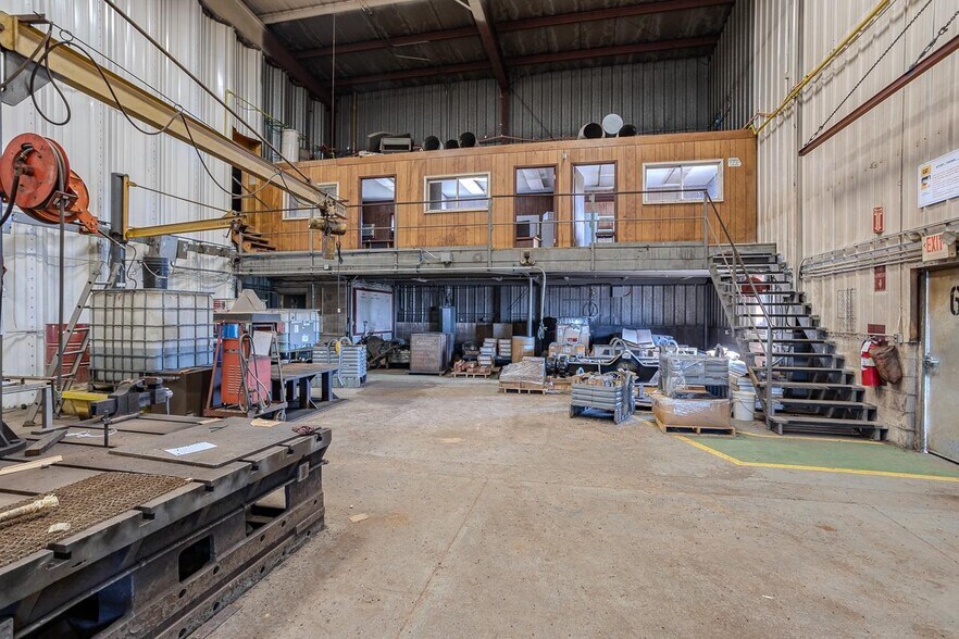 More Photos Of 444 Birch St, Prentice Industrial For Sale