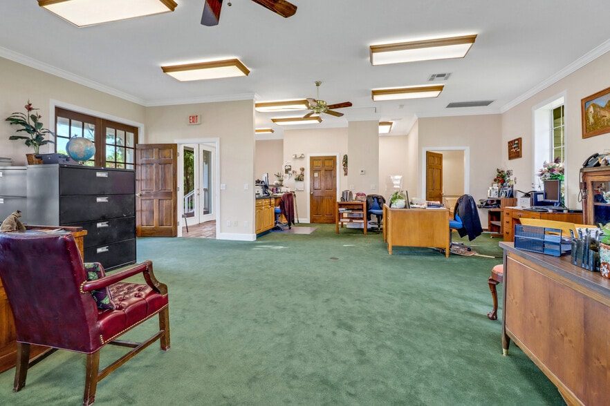 More Photos Of 1312 15th St N, Immokalee Office For Sale