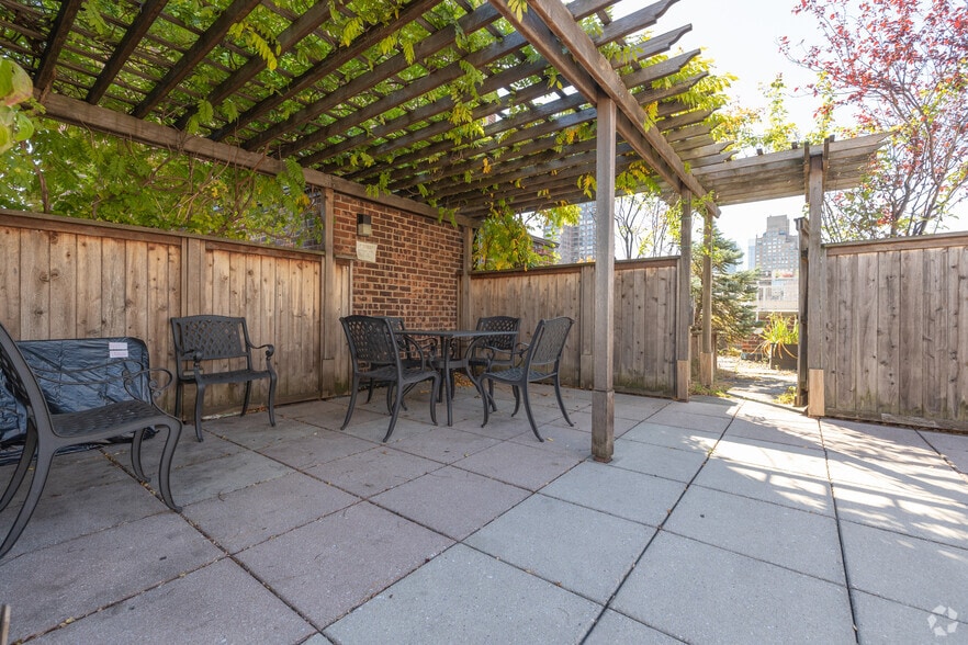 More Photos Of 401 E 74th St, New York Apartments For Lease