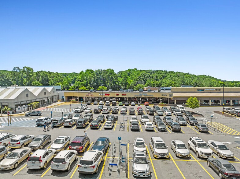 More Photos Of 235 Queen St, Southington Unknown For Lease