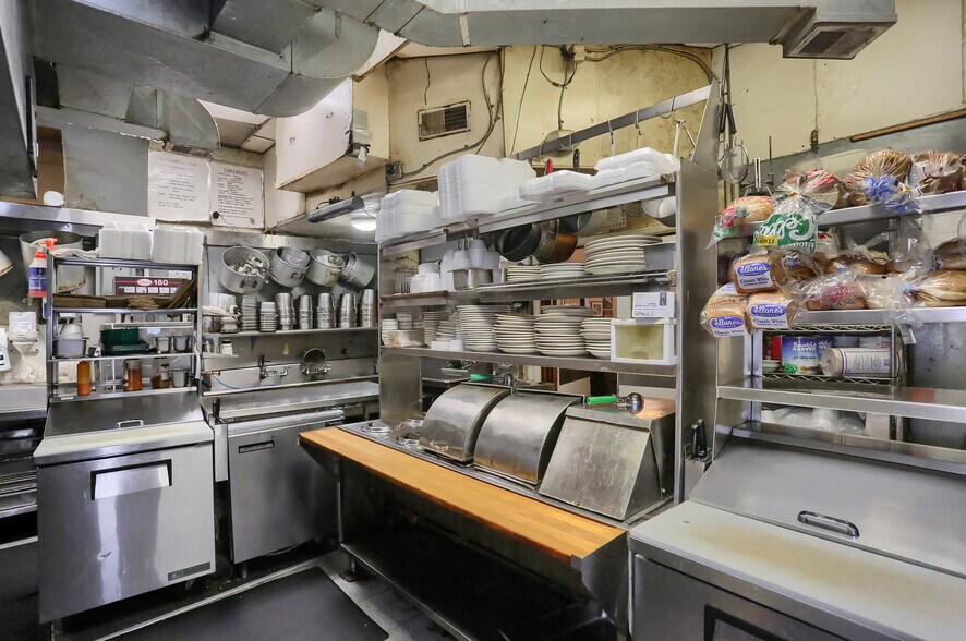 More Photos Of 463 Maplewood Ave, Ambridge Restaurant For Sale
