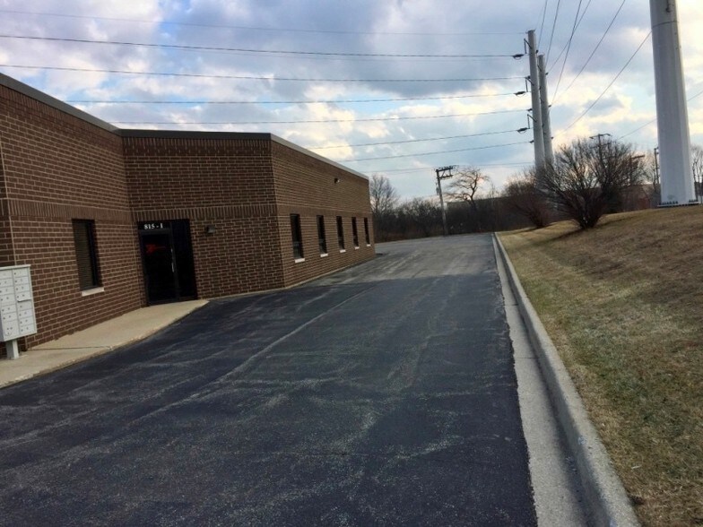 More Photos Of 805-815 Oakwood Rd, Lake Zurich Warehouse For Sale