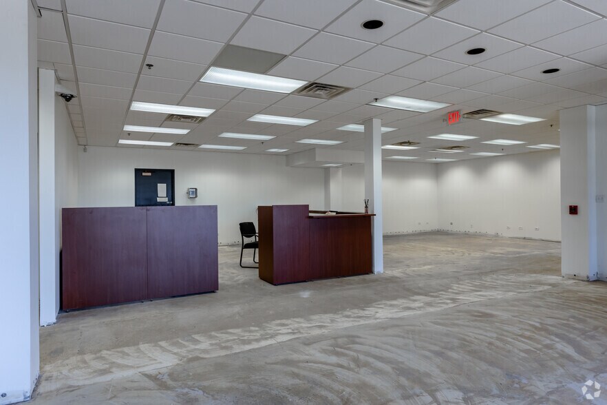 More Photos Of 8200 Ridgefield Rd, Crystal Lake Manufacturing For Sale