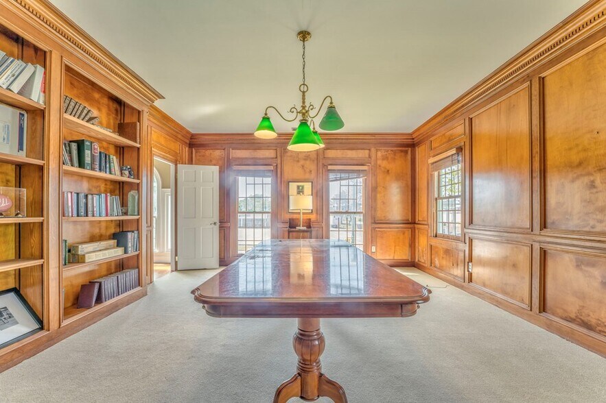 More Photos Of 417 Court St, Calhoun Office For Sale