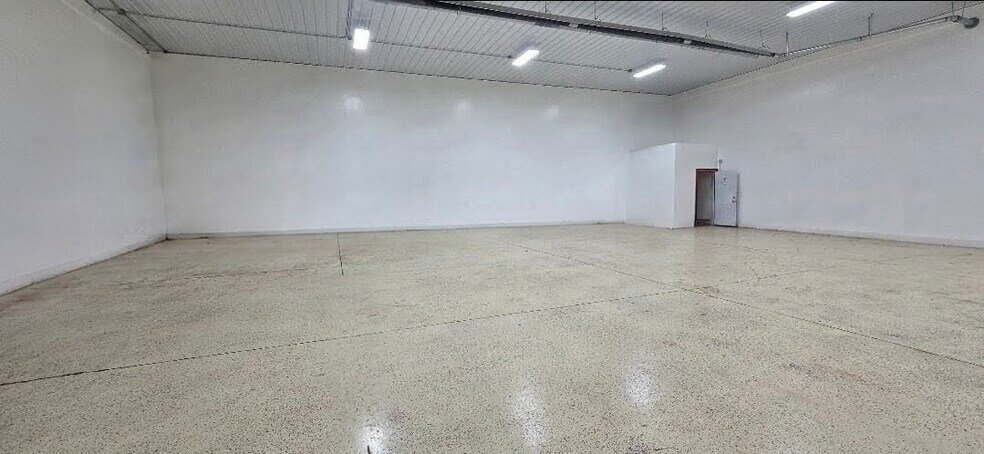 More Photos Of 66605 S Forest Ave, Lenox Township Warehouse For Lease