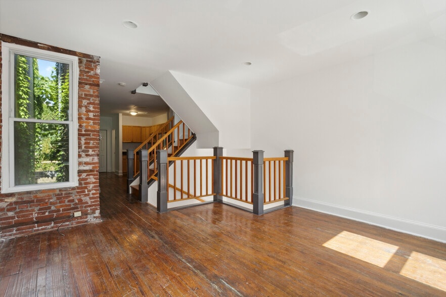 More Photos Of 616 S 6th St, Philadelphia Storefront Retail Residential For Sale