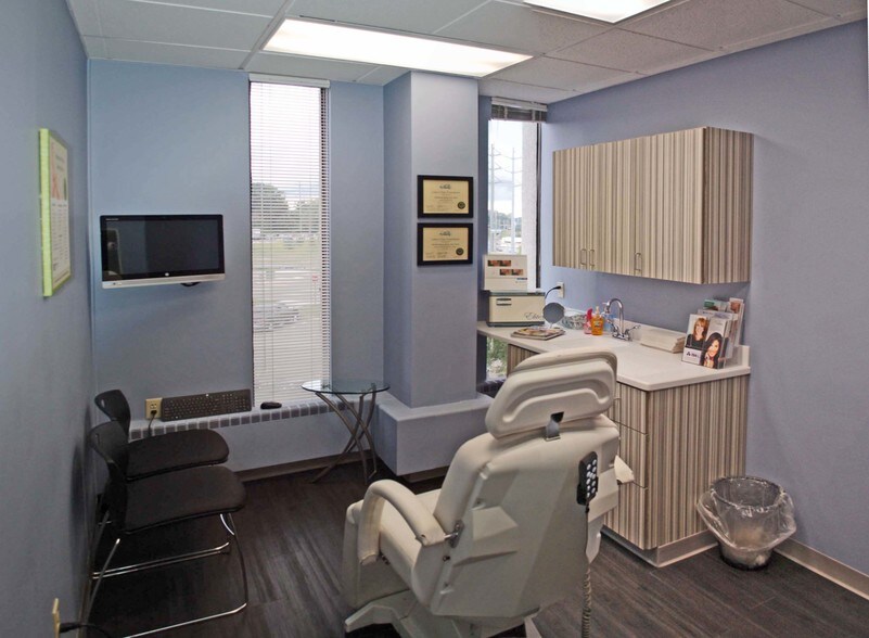 More Photos Of 29001 Cedar Rd, Lyndhurst Medical For Lease