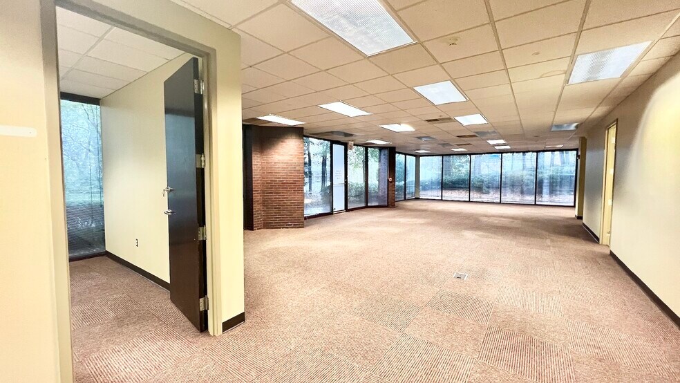 More Photos Of 8800 Roswell Rd, Sandy Springs Office For Sale