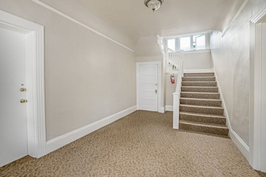 More Photos Of 95 Moss Ave, Oakland Apartments For Sale