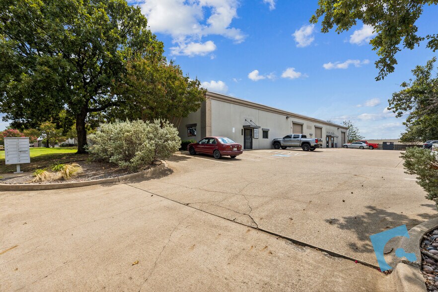 More Photos Of 2855 Exchange Blvd, Southlake Light Manufacturing For Lease