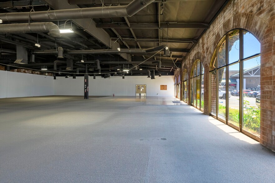 More Photos Of 2012 S Bundy Dr, Los Angeles Freestanding For Lease