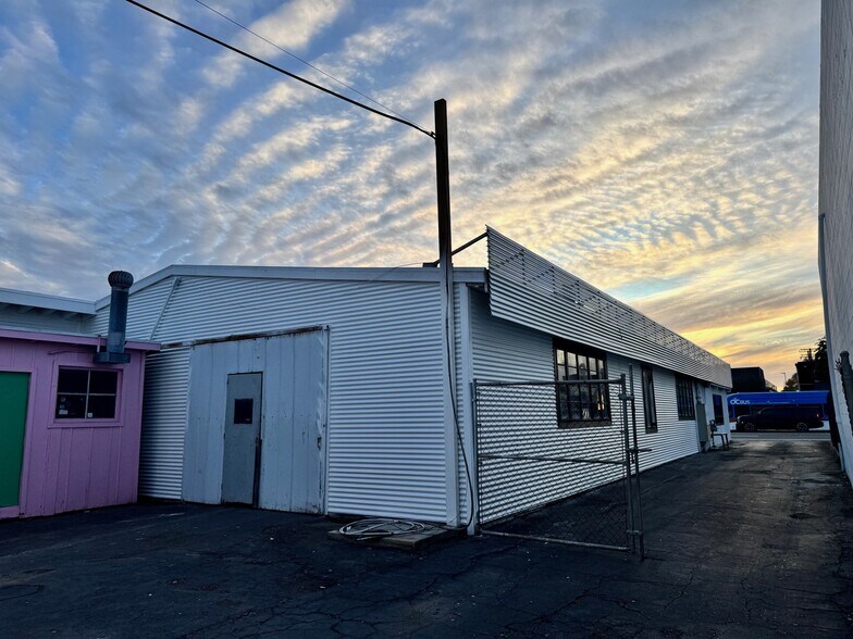 More Photos Of 1984 Placentia Ave, Costa Mesa General Retail For Lease