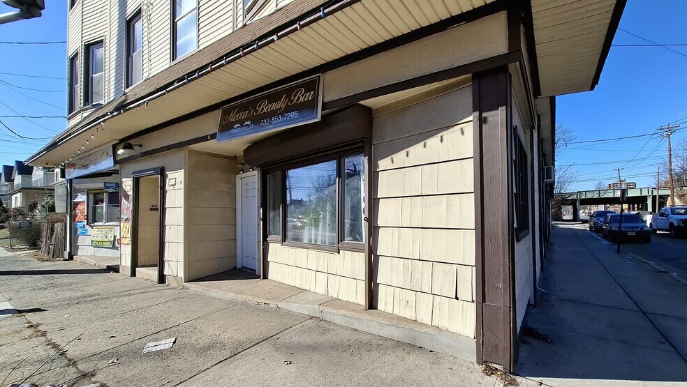 More Photos Of 445 E 5th St, Plainfield Storefront Retail Residential For Lease