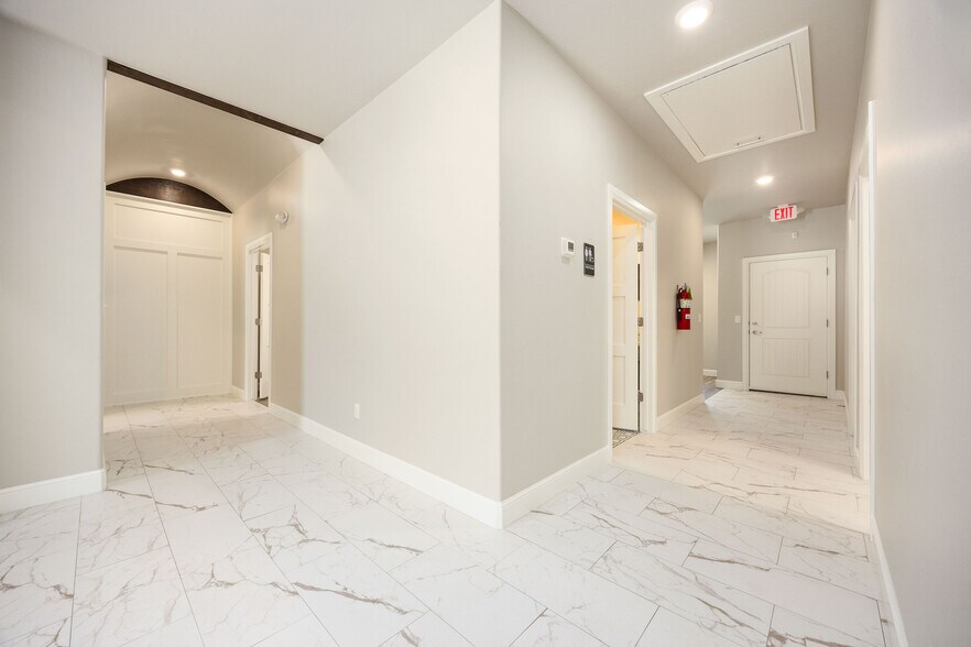 More Photos Of 2600 Covell Village Dr, Edmond Office For Lease