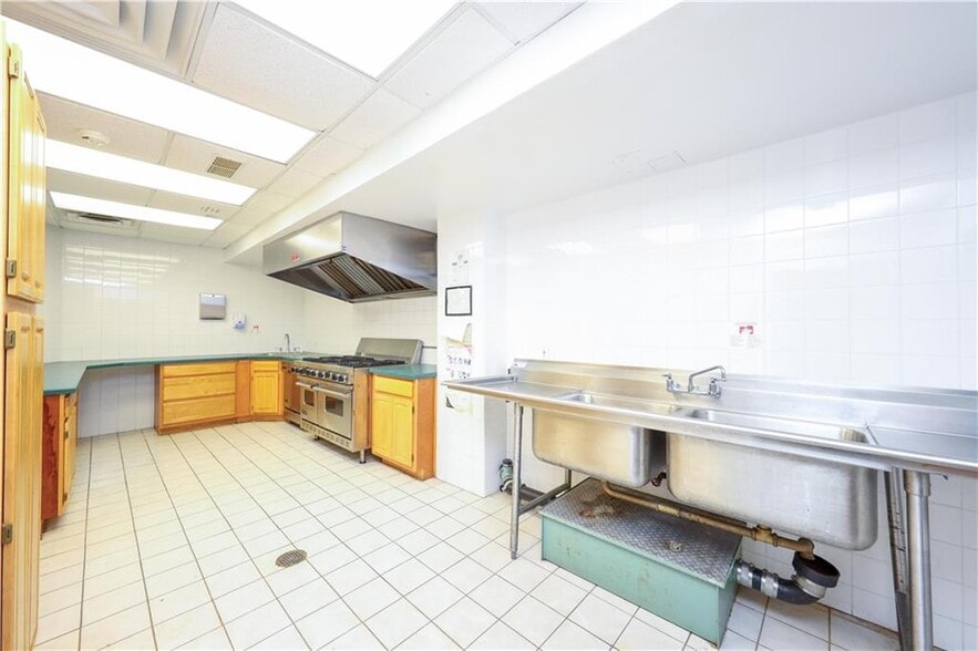 More Photos Of 8710 5th Ave, Brooklyn Medical For Lease