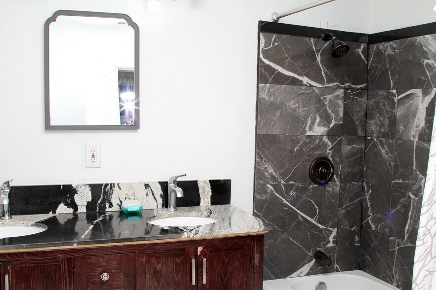 More Photos Of 1636 S Clovis Ave, Fresno Specialty For Sale