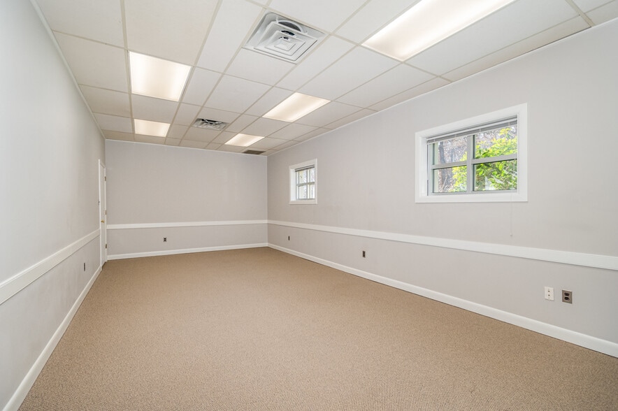More Photos Of 3718 Old Battleground Rd, Greensboro Flex For Sale