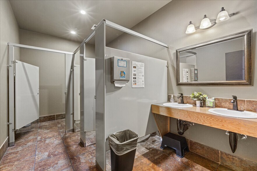 More Photos Of 18824 Smokey Point Blvd, Arlington Warehouse For Sale