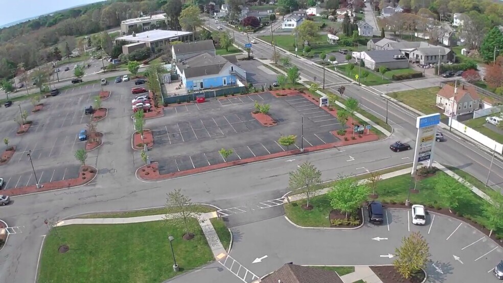 More Photos Of 718 Dartmouth St, Dartmouth Unknown For Lease