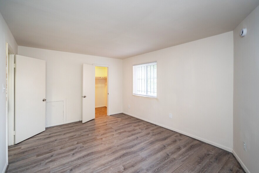 More Photos Of 4950-4952 Benning Rd SE, Washington Apartments For Sale