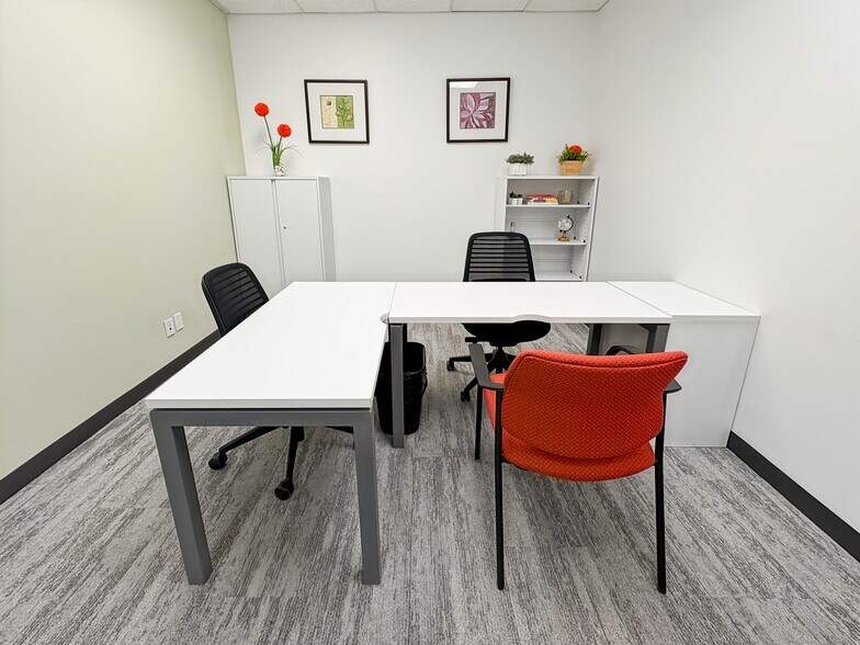 More Photos Of 4605 Boul Lapinière, Brossard Coworking Space