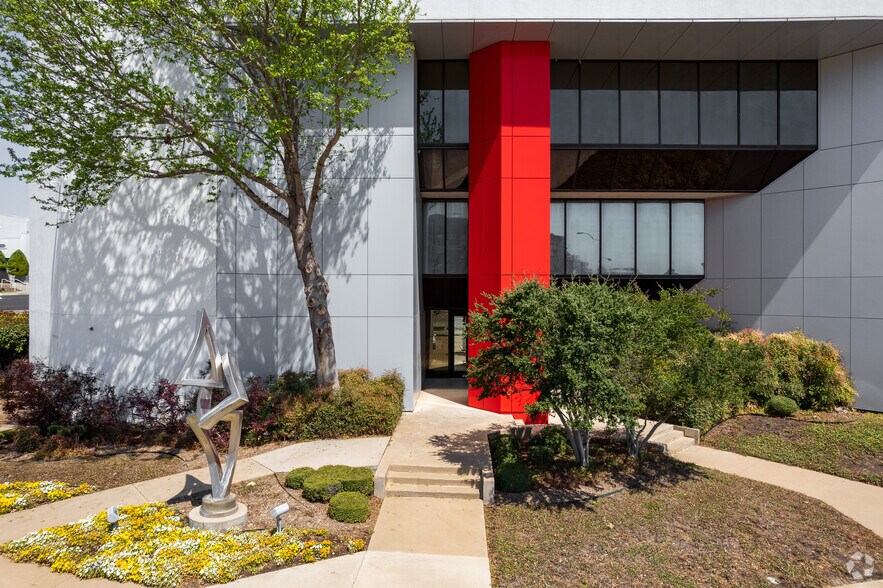 More Photos Of 3909 Hulen St, Fort Worth Office For Lease
