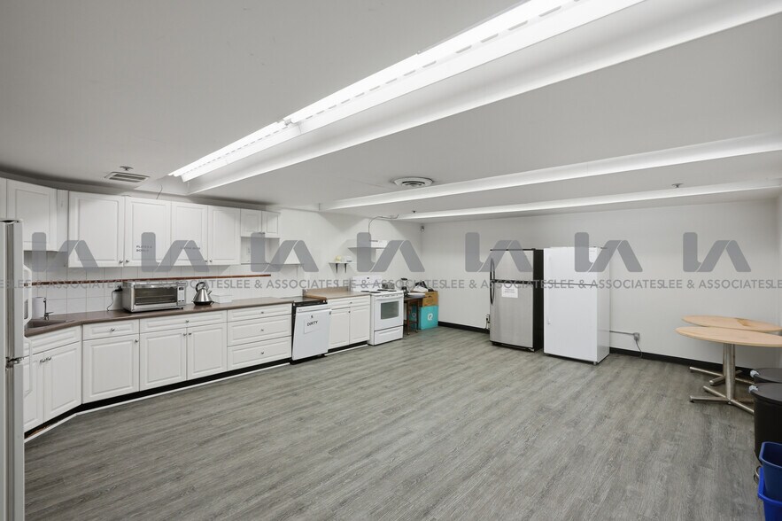 More Photos Of 18788 96th Ave, Surrey Warehouse For Lease