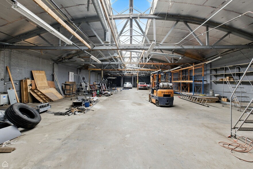 More Photos Of 4234 N Pulaski Rd, Chicago Warehouse For Lease