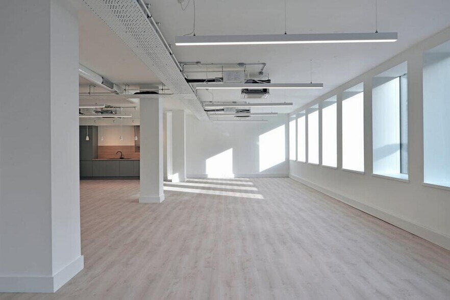 More Photos Of 10-12 Mount St, Manchester Office For Lease