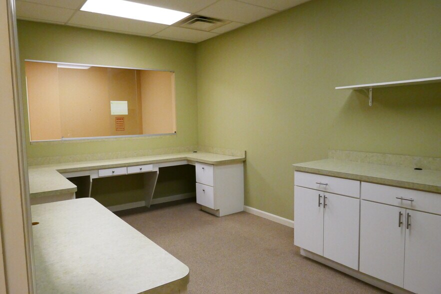 More Photos Of 142 Linden Dr, Winchester Office For Sale