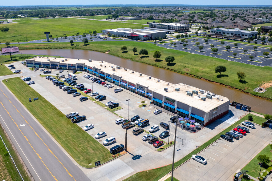 Primary Photo Of 2713-2745 S I-35 Service Rd, Moore General Retail For Lease